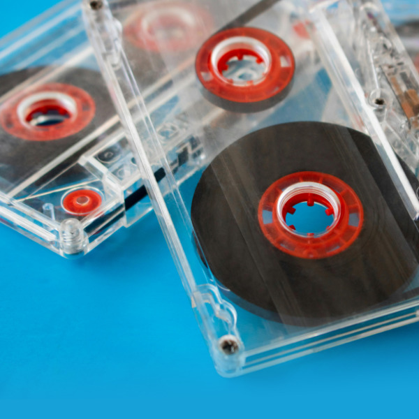 Concurso demoexpress 2025 imagen de dos cintas de cassette superpuestas