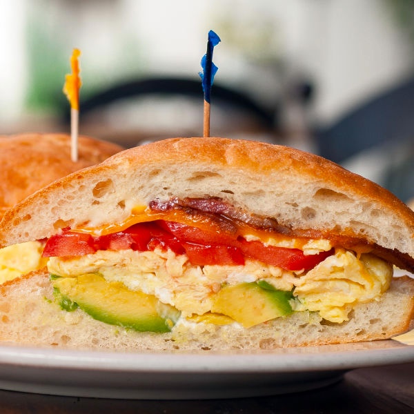 Piensa fuera del Plato: taller de bocadillos nutritivos en el Espacio Joven Sur